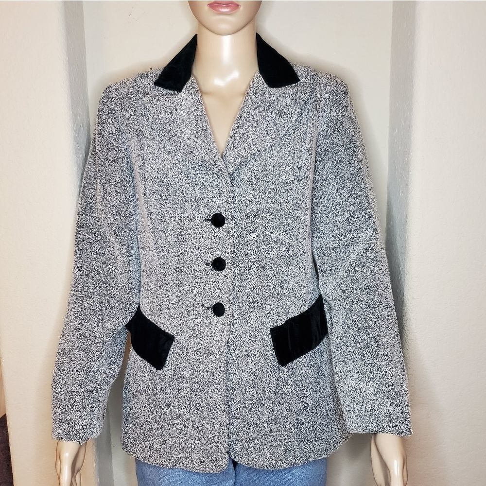Suits us gray Tweed  3 button longs sleeve blazer
